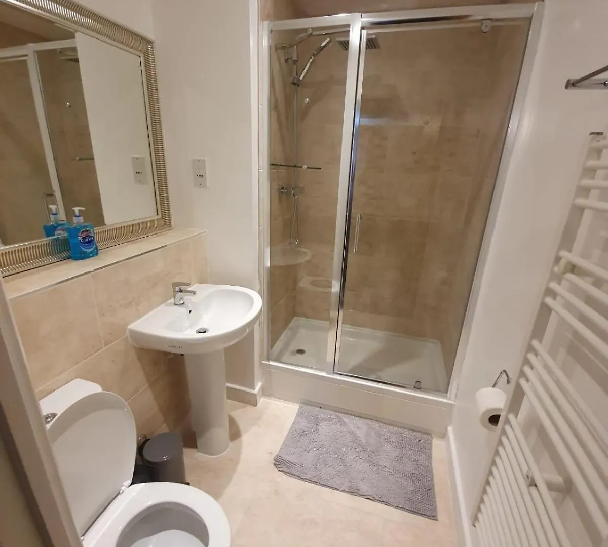 לונדון Affluent Apartments Waterside Tideslea Path בריטניה